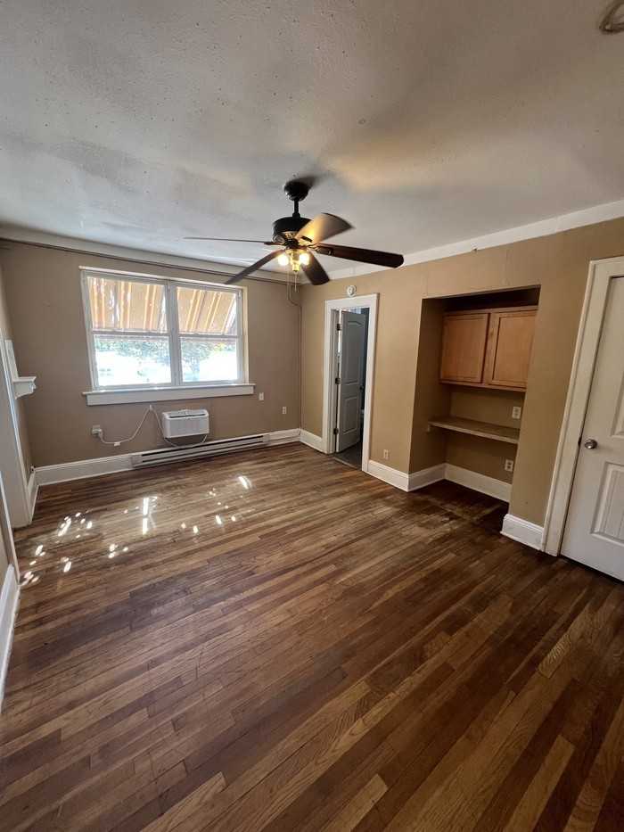 1039 Hamilton St #1 - Photo 3 of 4