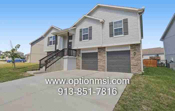 723 Connor St - Photo 2 of 42