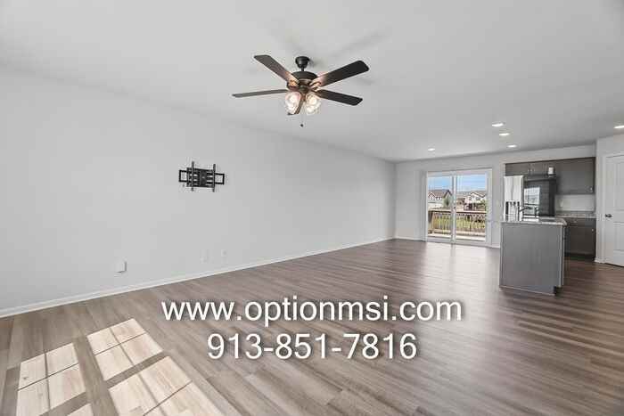 723 Connor St - Photo 5 of 42