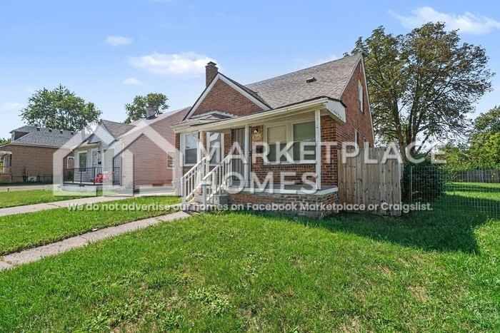 8111 Warwick St - Photo 3 of 26