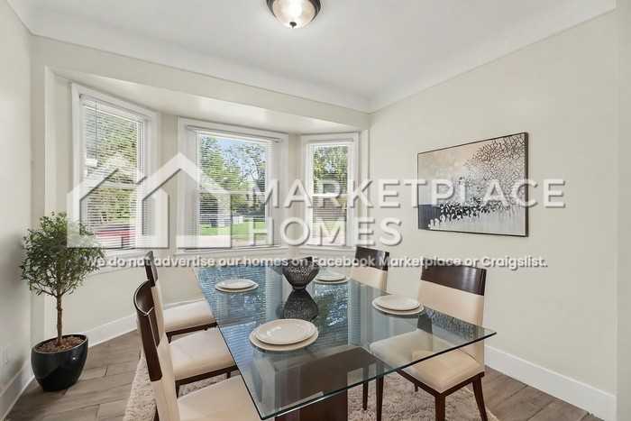 8111 Warwick St - Photo 7 of 26