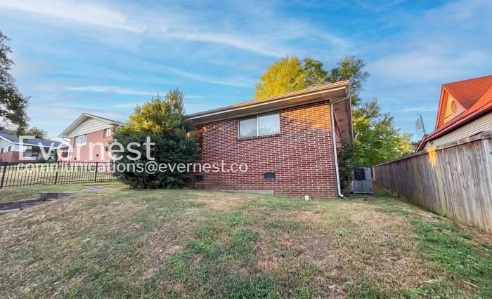 808 Fort Wood St - Photo 2 of 20