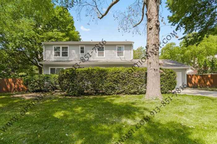 6820 Wornall Rd - Photo 2 of 30