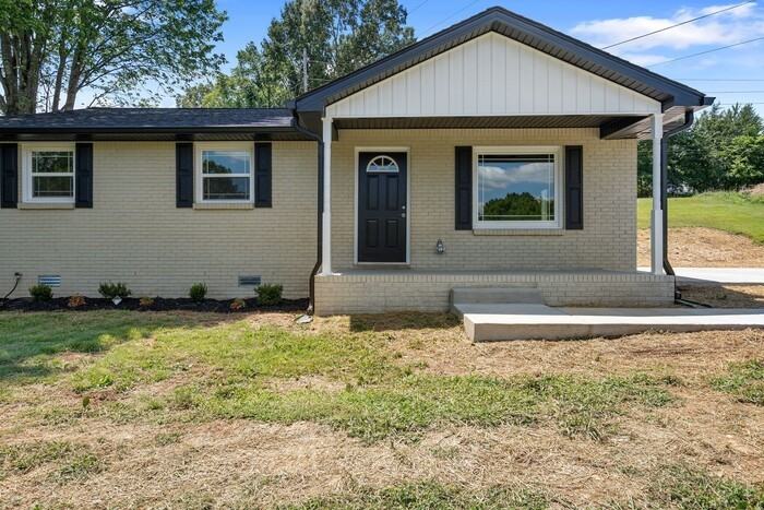 3776 John Taylor Rd - Photo 3 of 36