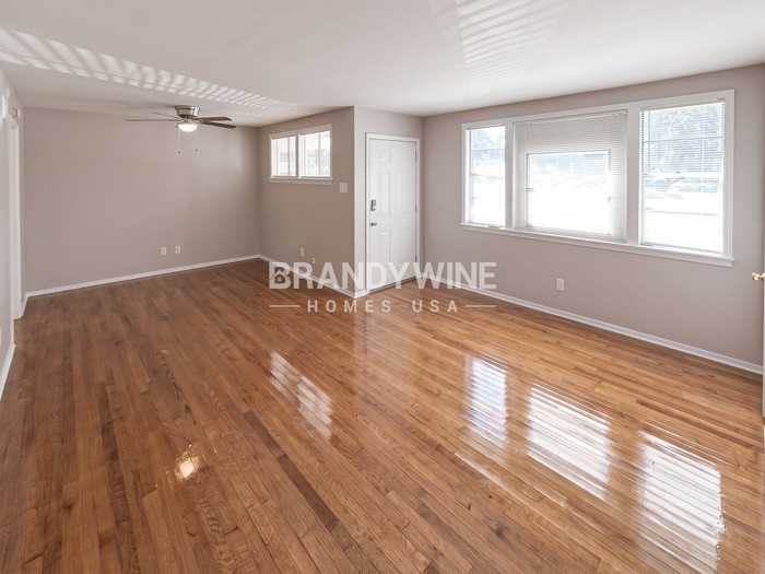 4854 Cloister Ave - Photo 4 of 21