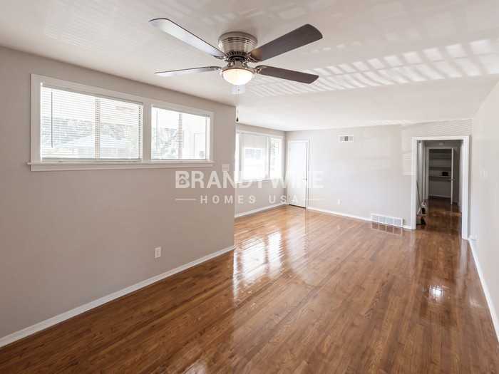 4854 Cloister Ave - Photo 5 of 21
