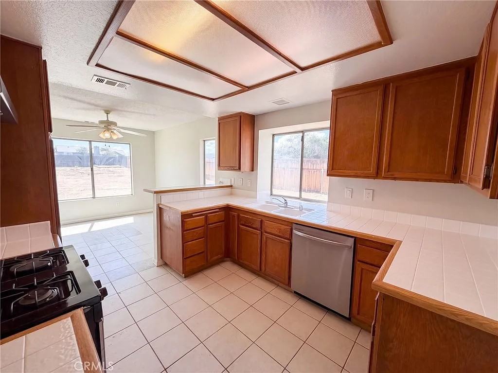 13561 Glacier Circle - Photo 5 of 8