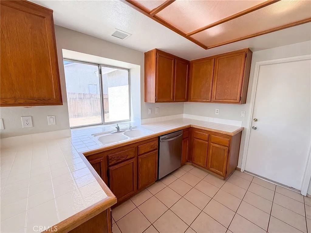 13561 Glacier Circle - Photo 7 of 8