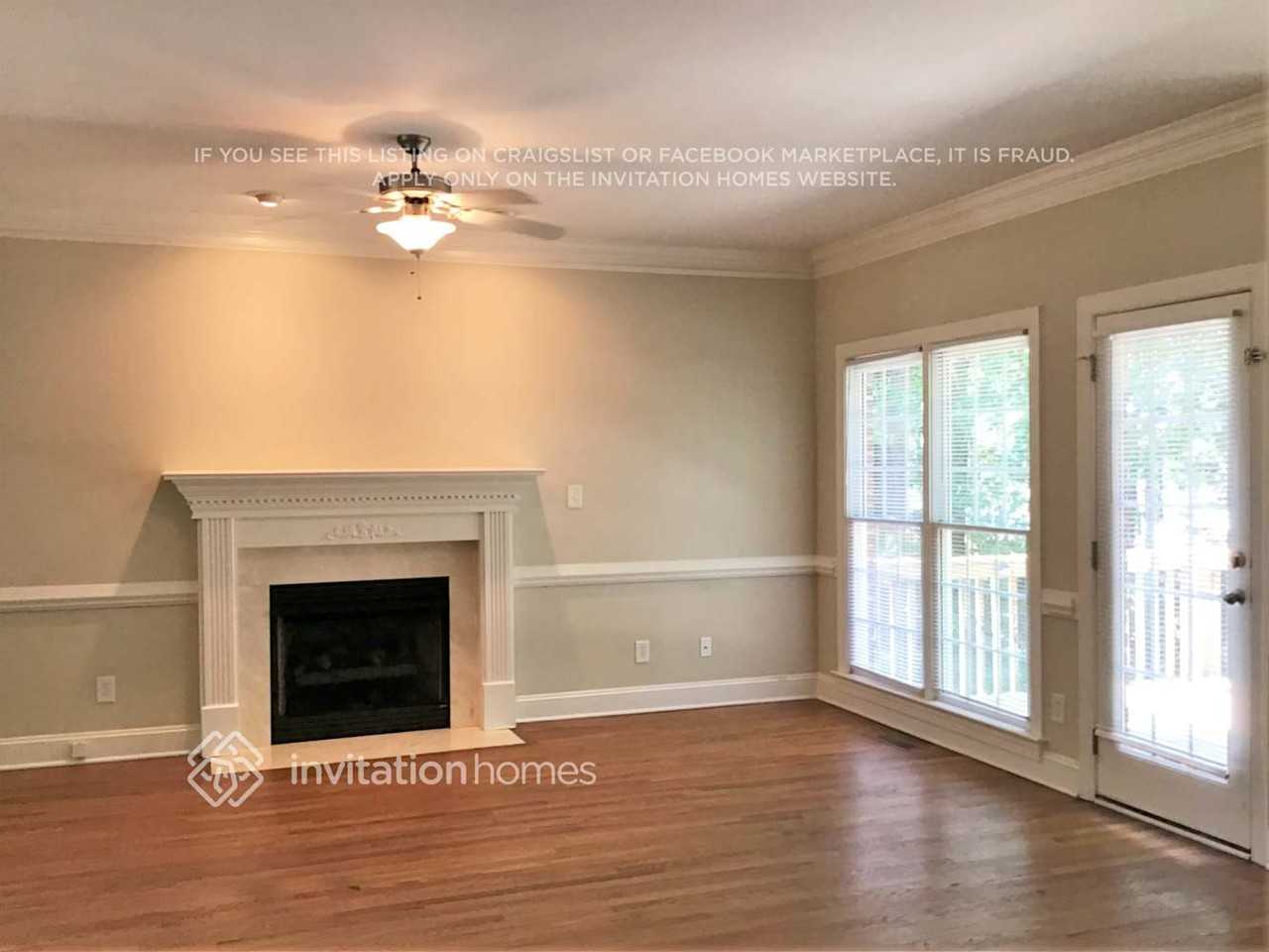 1103 Clematis St - Photo 2 of 8