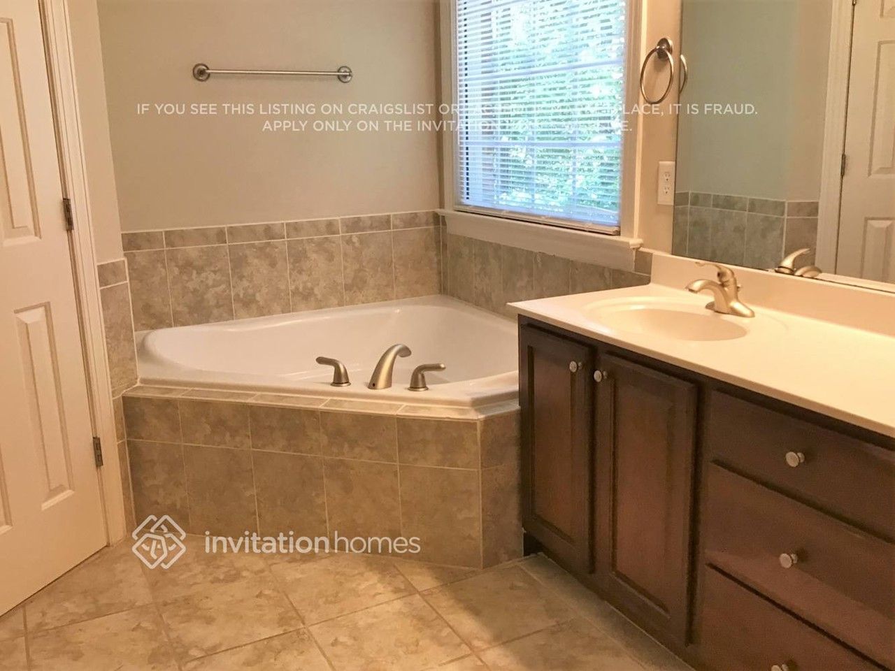 1103 Clematis St - Photo 5 of 8