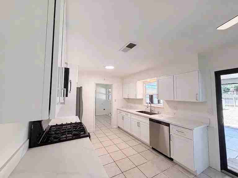 719 Crescent Avenue - Photo 3 of 9