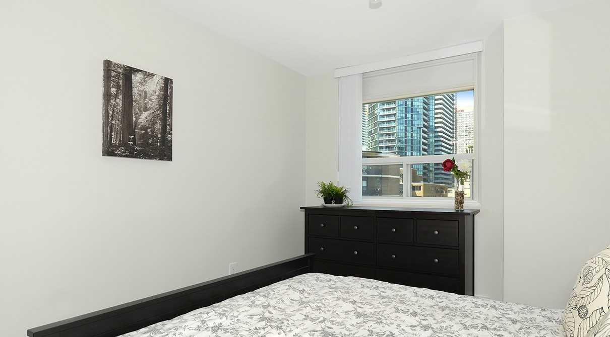 La Salle Towers - Photo 4 of 12