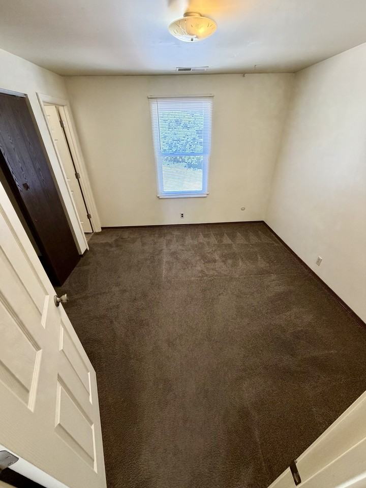 404 S Bosse Ave #404 - Photo 4 of 7