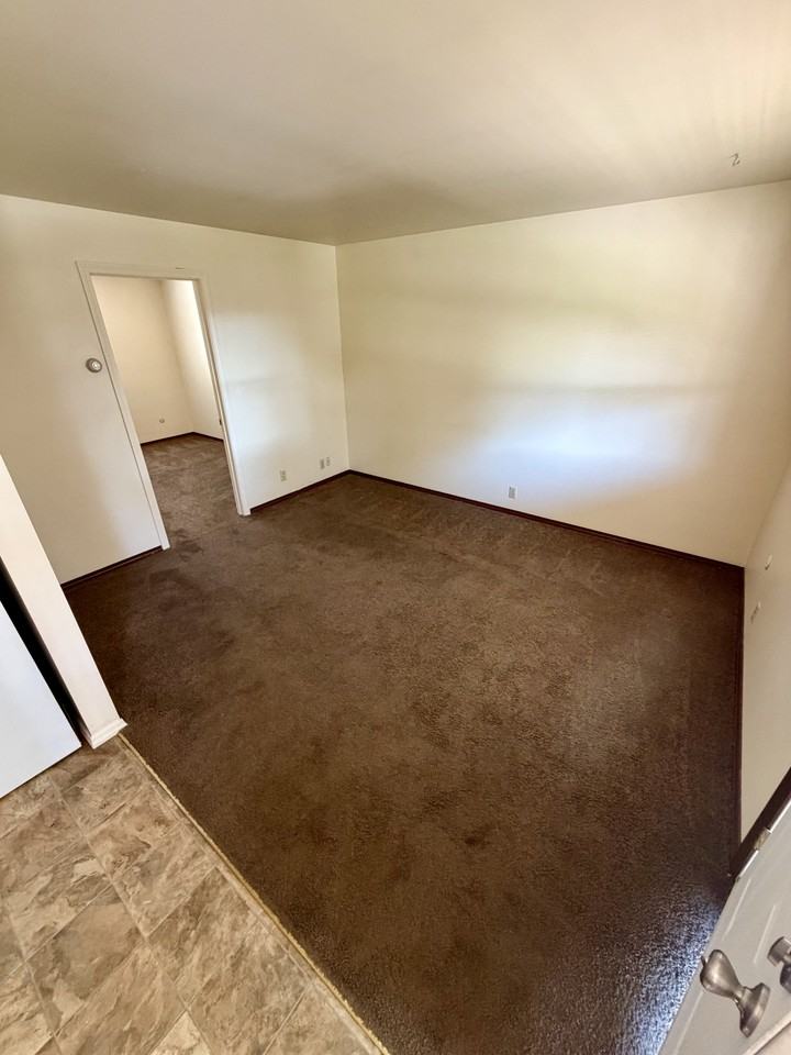 404 S Bosse Ave #404 - Photo 5 of 7