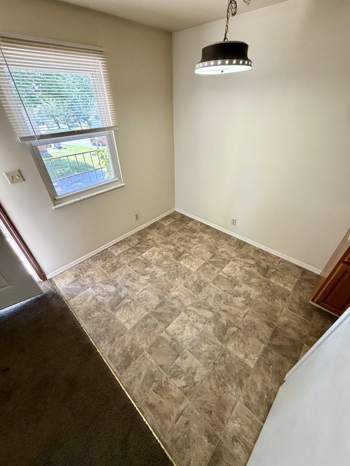 404 S Bosse Ave #404 - Photo 6 of 7