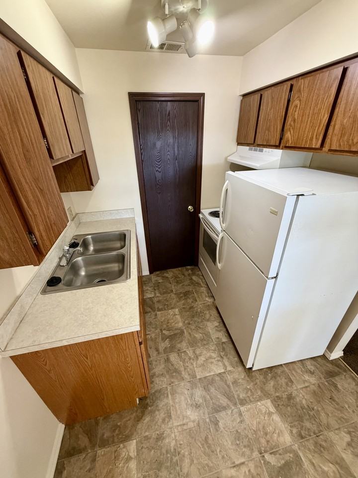 404 S Bosse Ave #404 - Photo 7 of 7