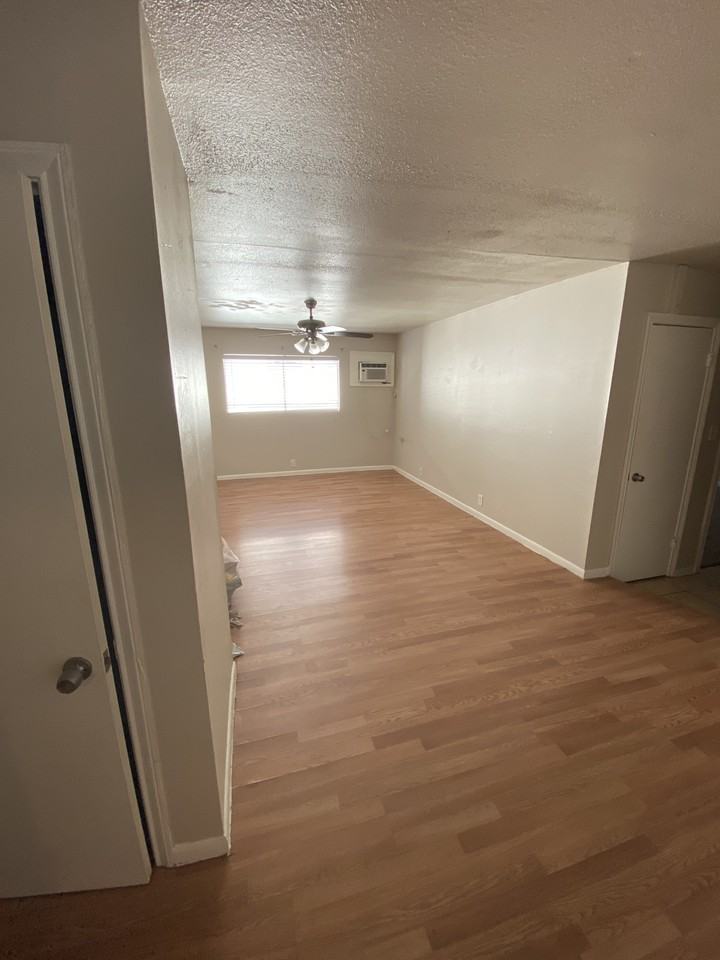 502 W Alabama - 03 #03 - Photo 2 of 18