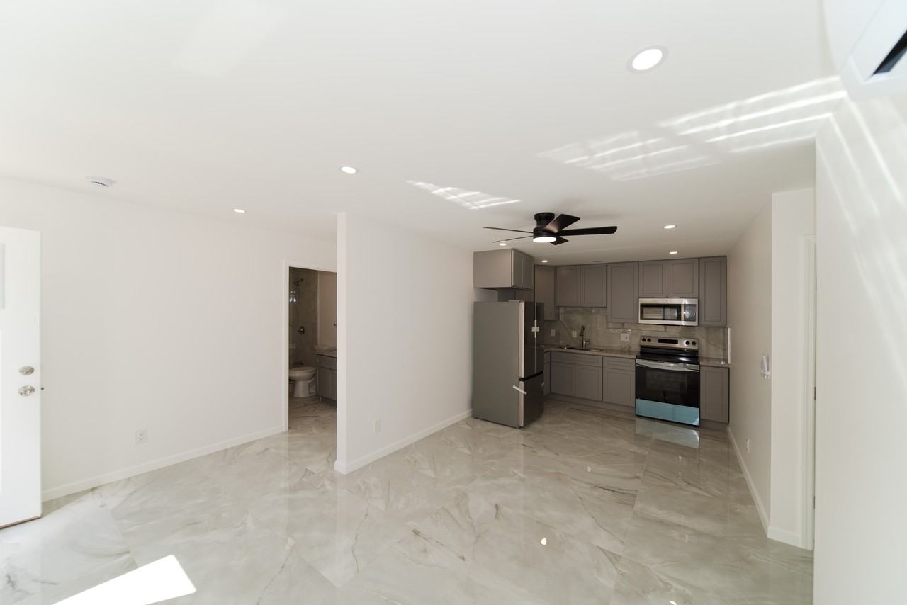 355 Hoomalu St - Photo 2 of 8