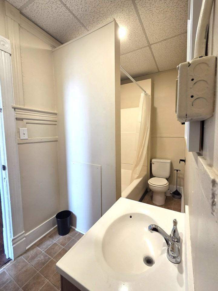 115 S Main St #3 - Photo 2 of 7