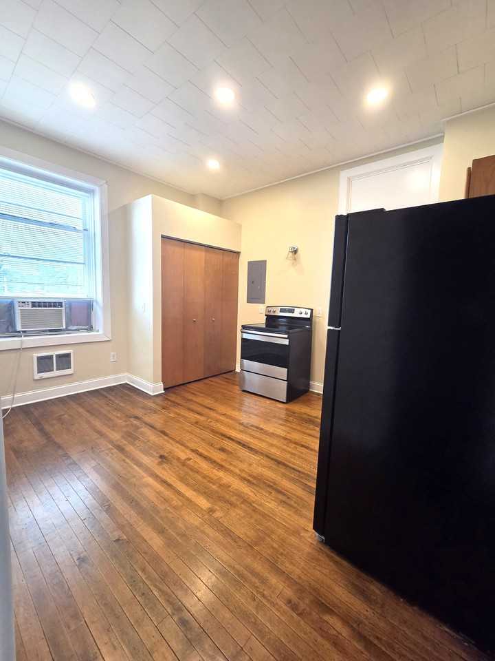 115 S Main St #3 - Photo 4 of 7