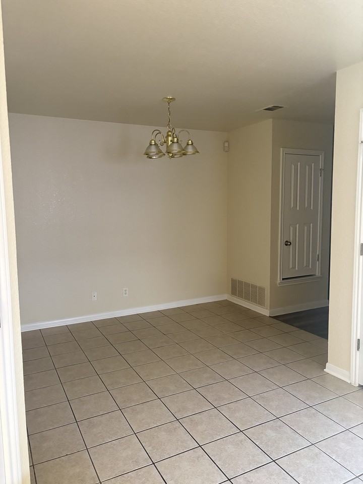 1313 Cinch Dr #B - Photo 3 of 12