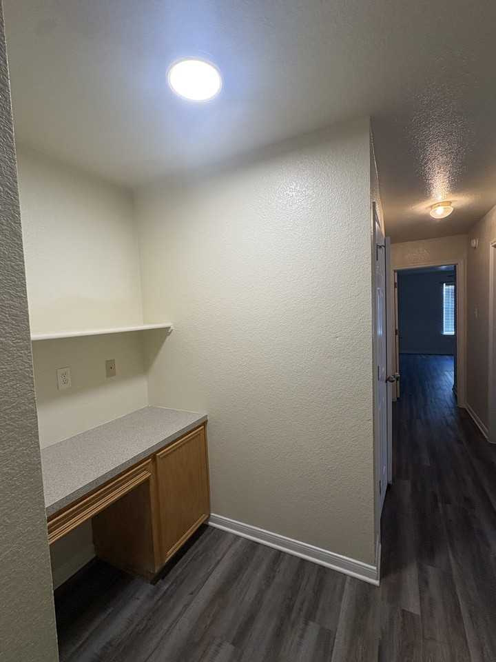 1313 Cinch Dr #B - Photo 5 of 12
