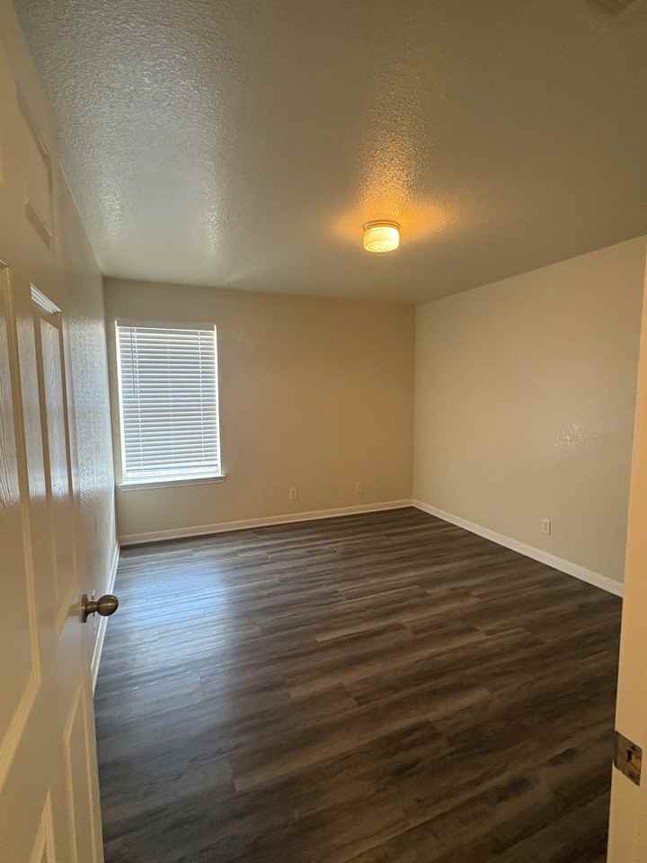 1313 Cinch Dr #B - Photo 7 of 12