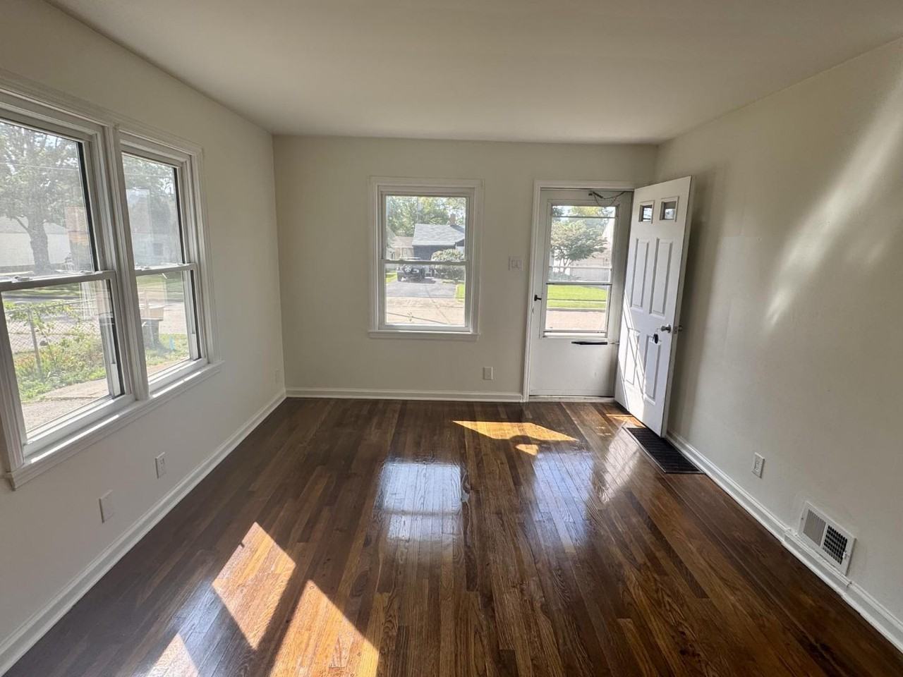 205 W Conron Ave - Photo 4 of 10