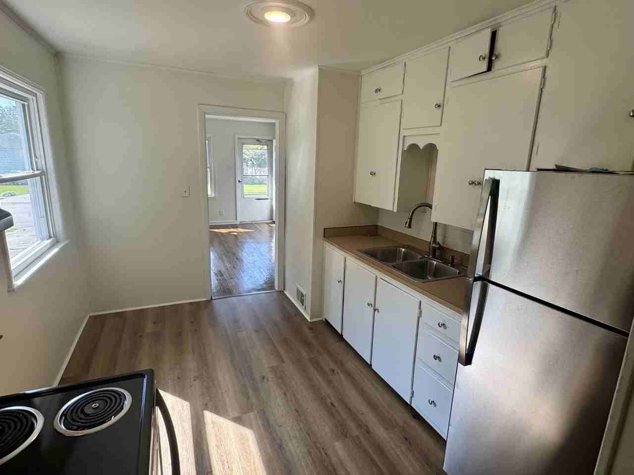 205 W Conron Ave - Photo 7 of 10