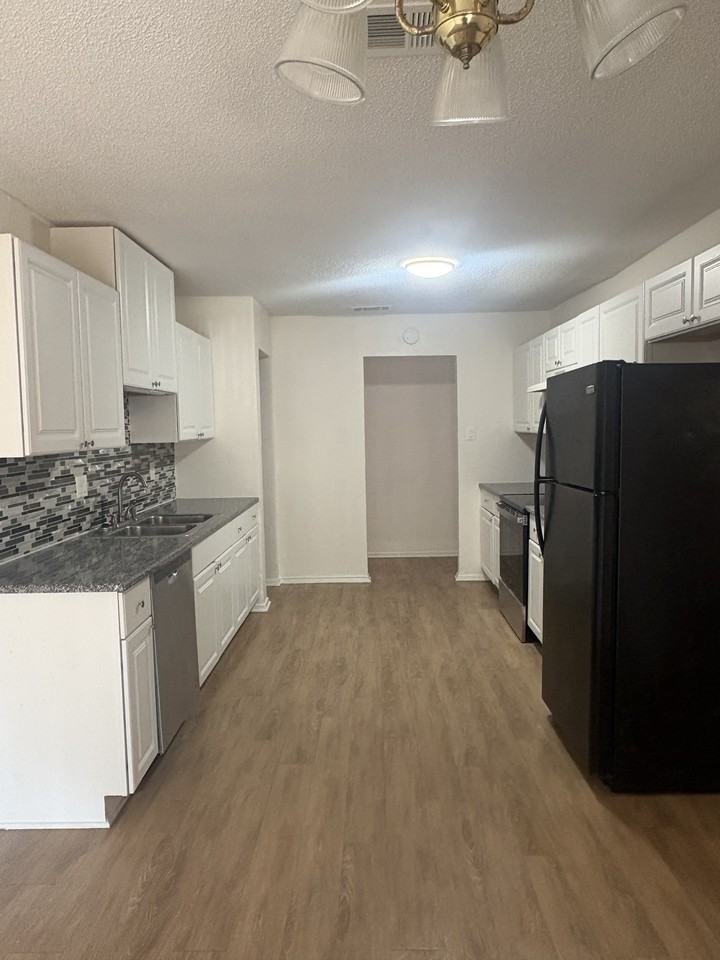 1810 N 38th St #1 - Photo 5 of 29