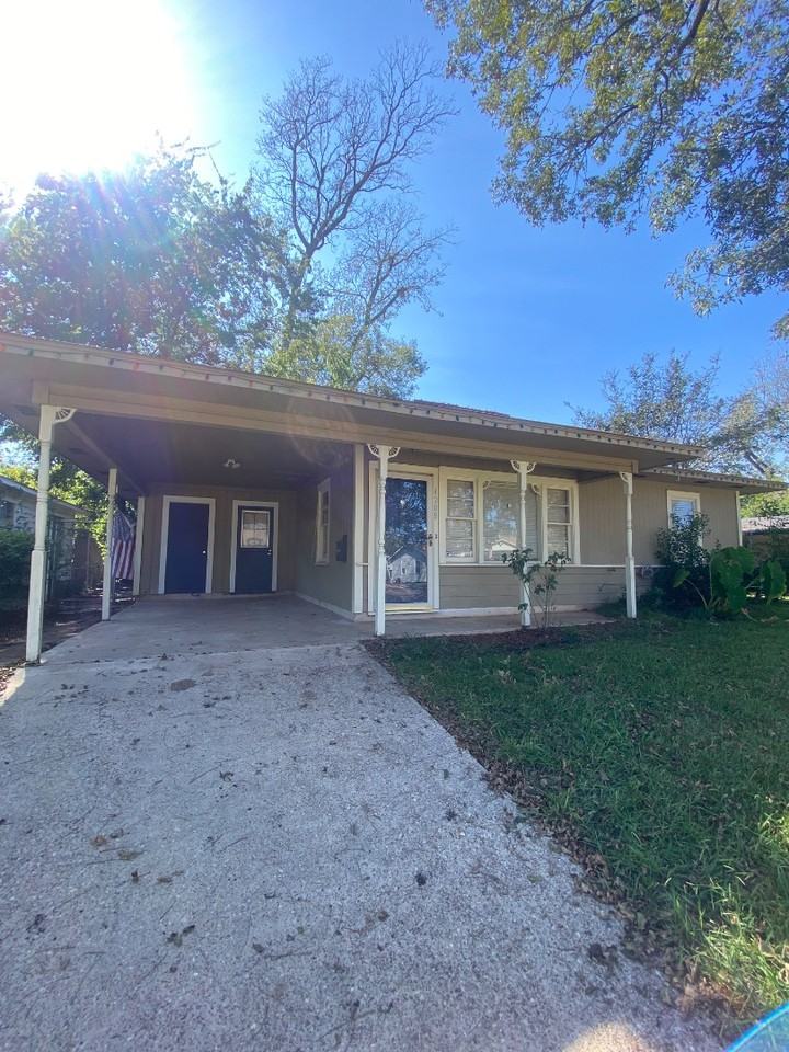 4208 Parkway Dr - Photo 2 of 13