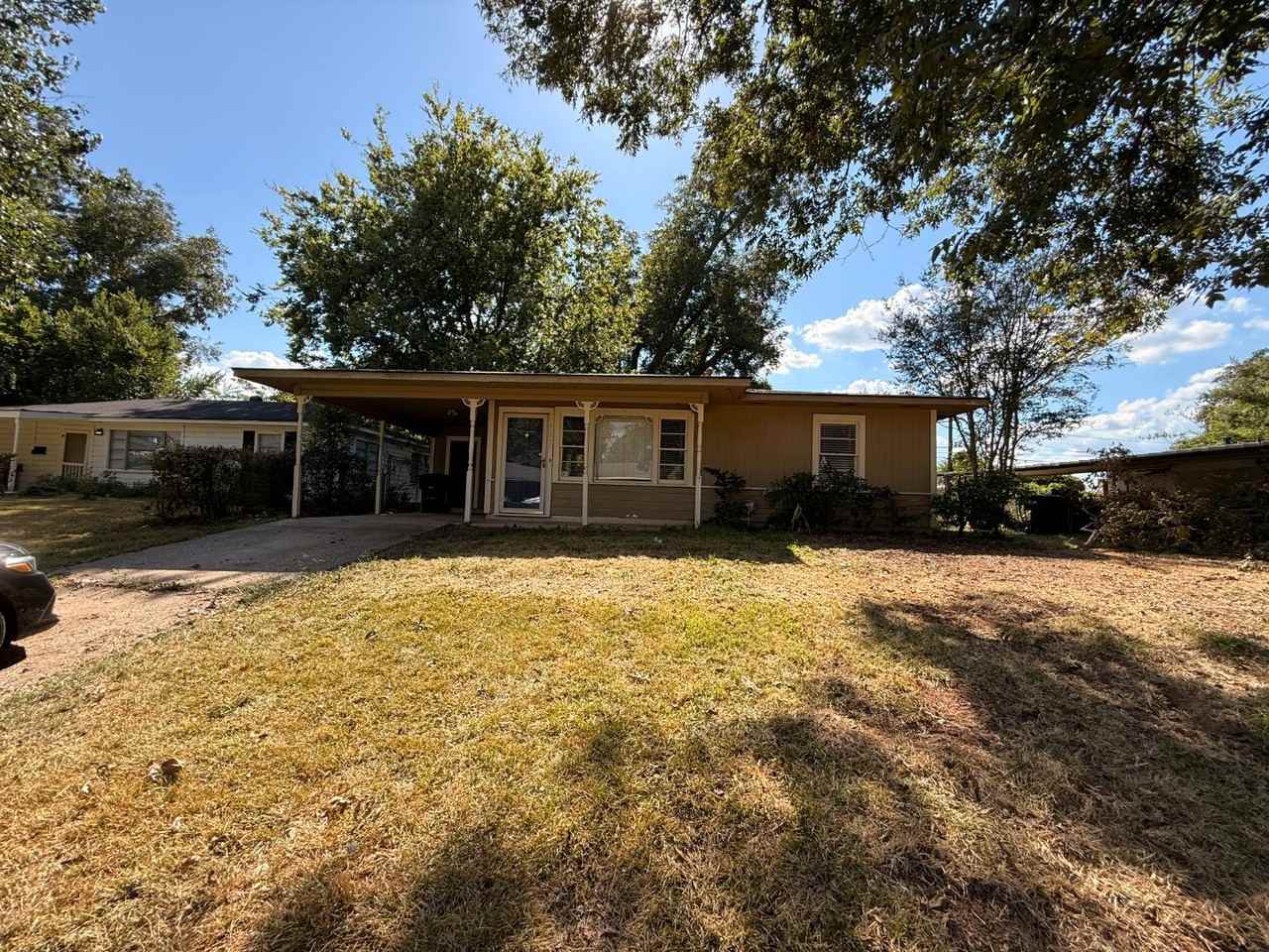 4208 Parkway Dr - Photo 3 of 13