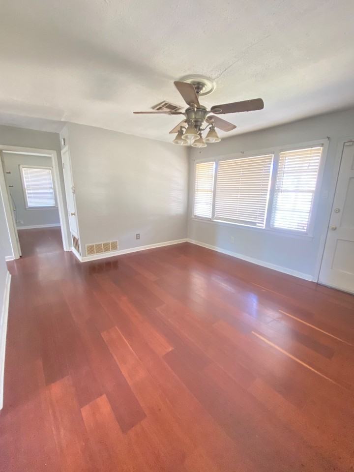 4208 Parkway Dr - Photo 4 of 13