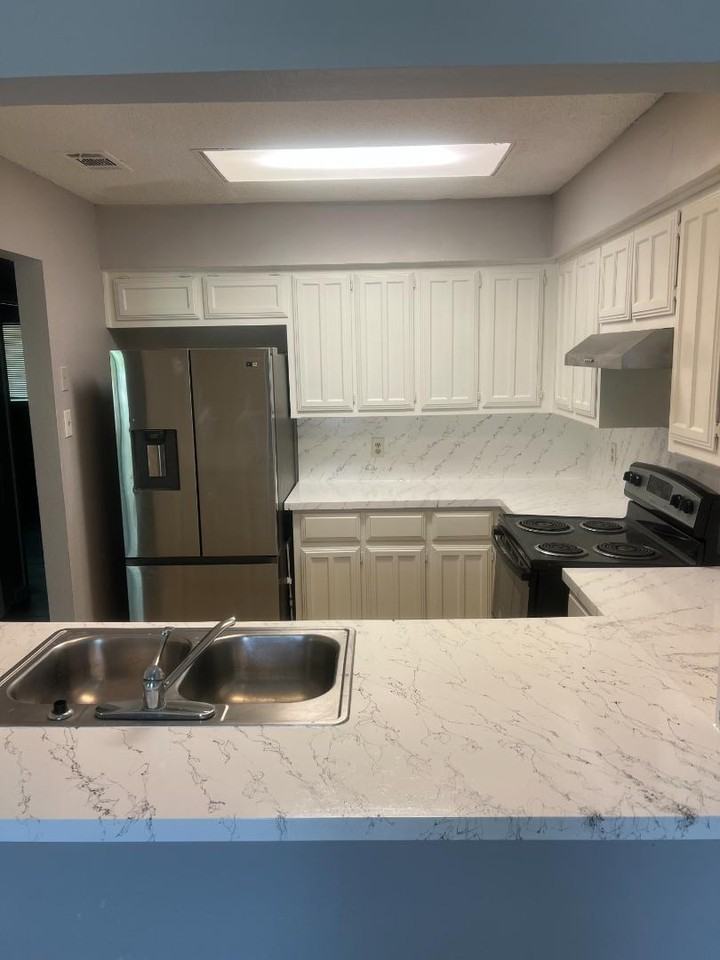 1113-1115 Suburban St. - Photo 3 of 10