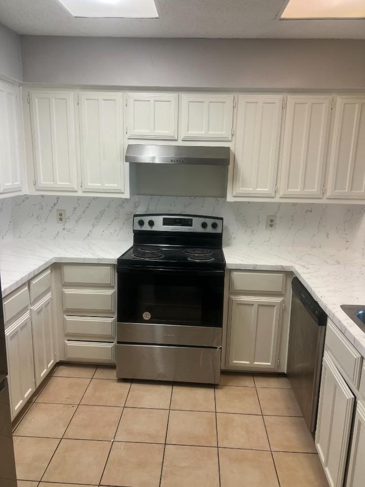 1113-1115 Suburban St. - Photo 5 of 10