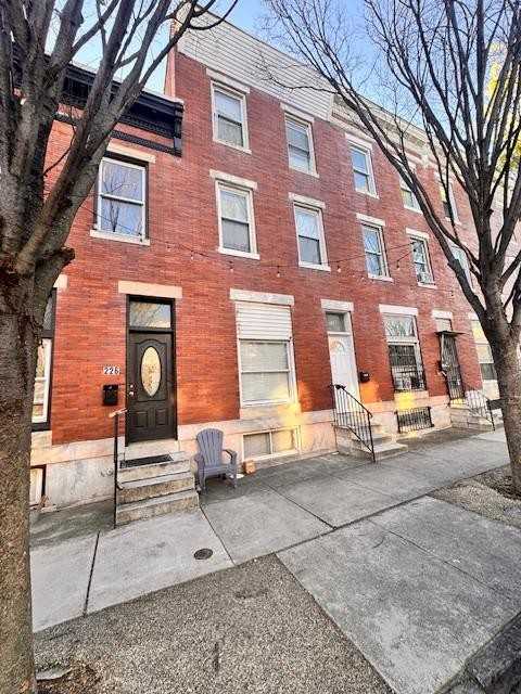 228 N Kenwood Ave - Photo 2 of 20