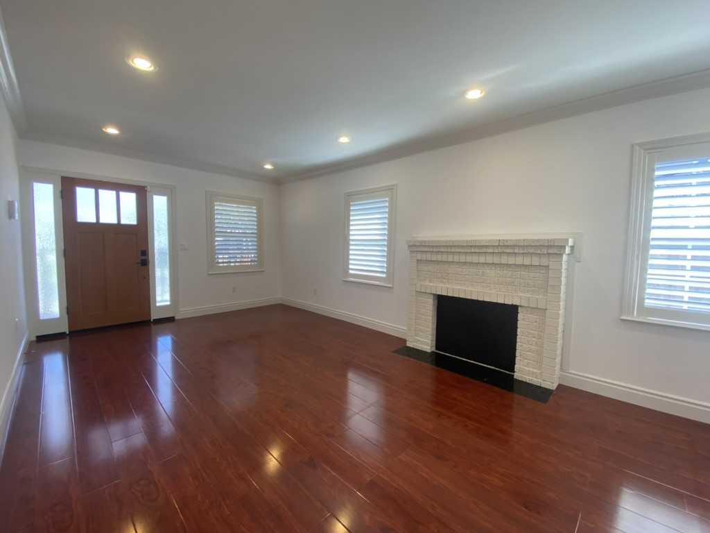 1026 Iris St #1 - Photo 4 of 35