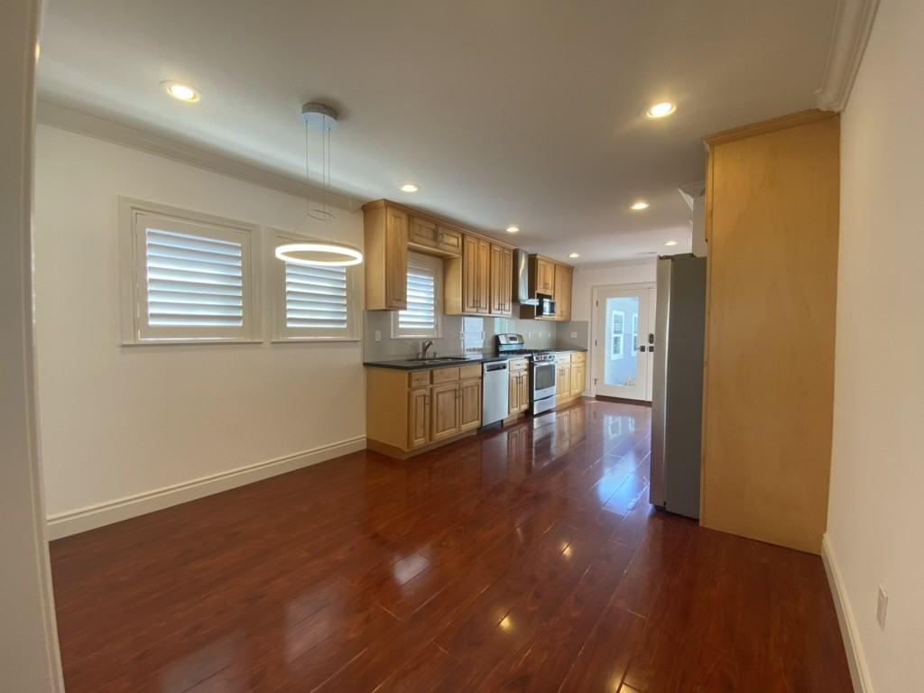 1026 Iris St #1 - Photo 5 of 35