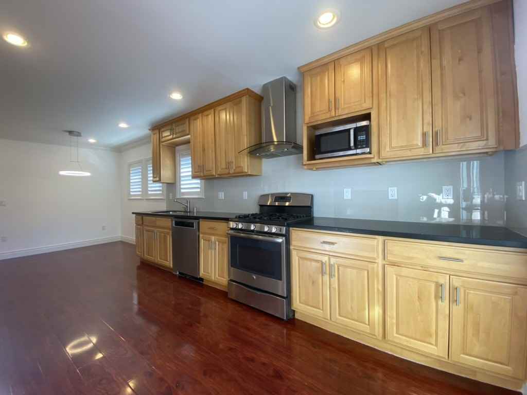 1026 Iris St #1 - Photo 6 of 35