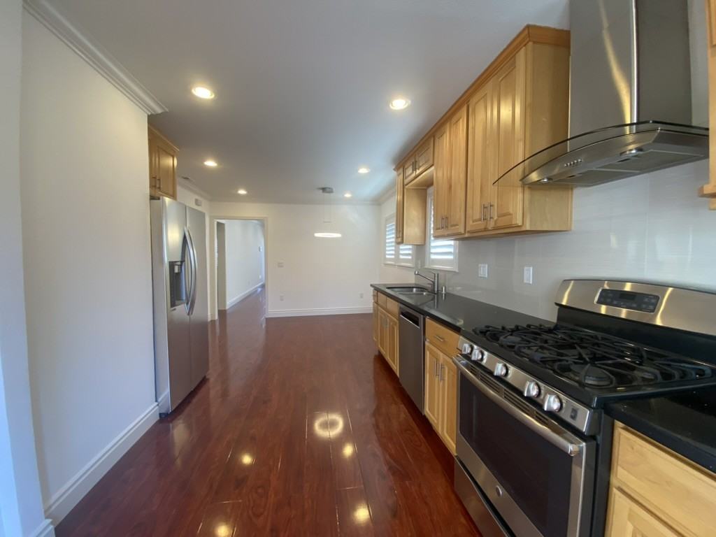 1026 Iris St #1 - Photo 7 of 35