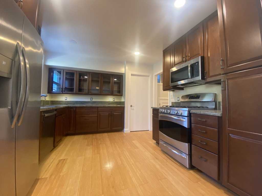738 Sycamore Ave #1 - Photo 5 of 17