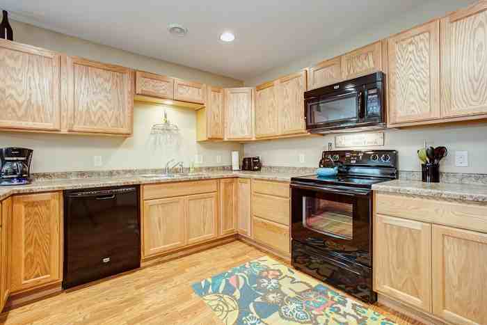 261 Butterworth St #261-8 - Photo 4 of 25
