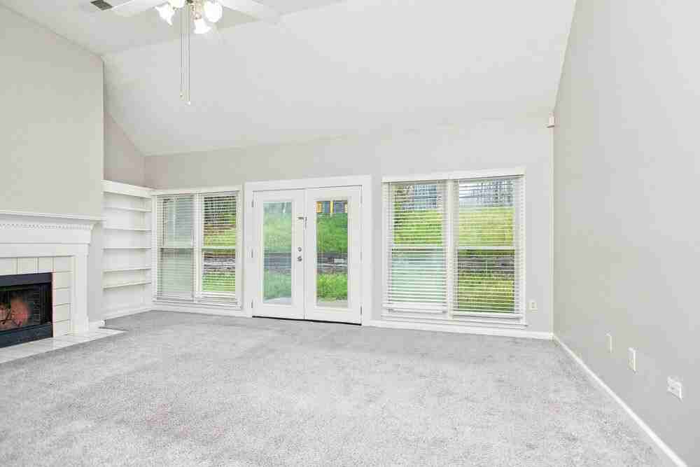 1964 Bohemia Dr - Photo 3 of 16