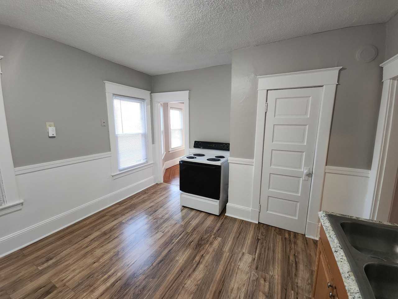 27 Fairview Ave #27A - Photo 5 of 22