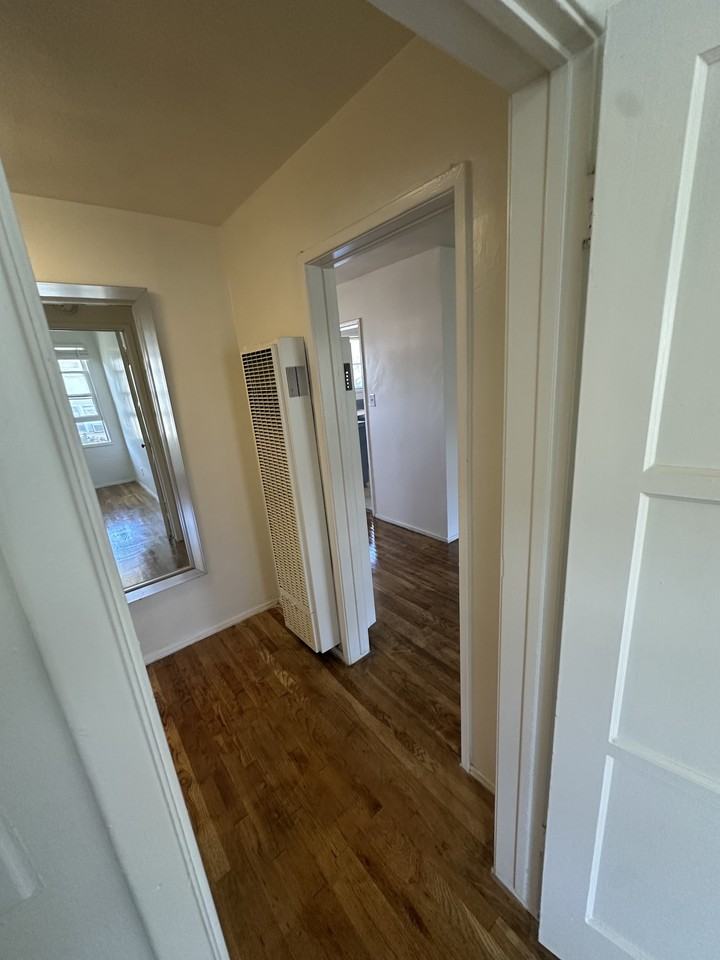 2477 Silver Lake Blvd #2477C - Photo 4 of 40