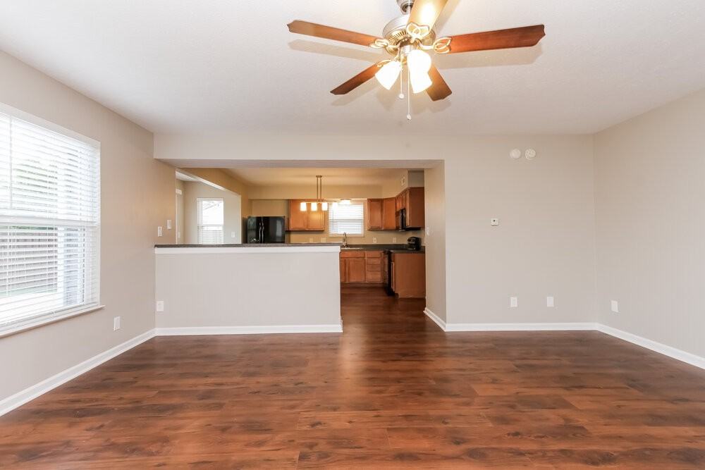 8047 Twin River Dr - Photo 3 of 15