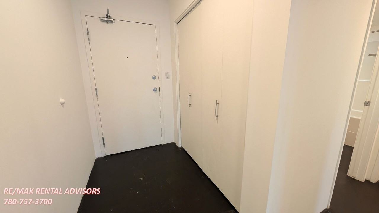 188 15 Ave Sw - Photo 2 of 24
