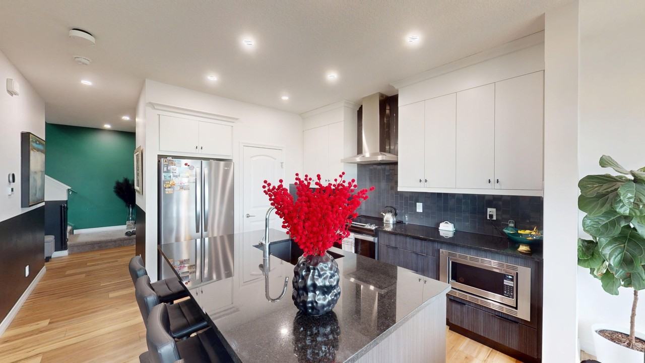 228 Magnolia Cres Se - Photo 2 of 26
