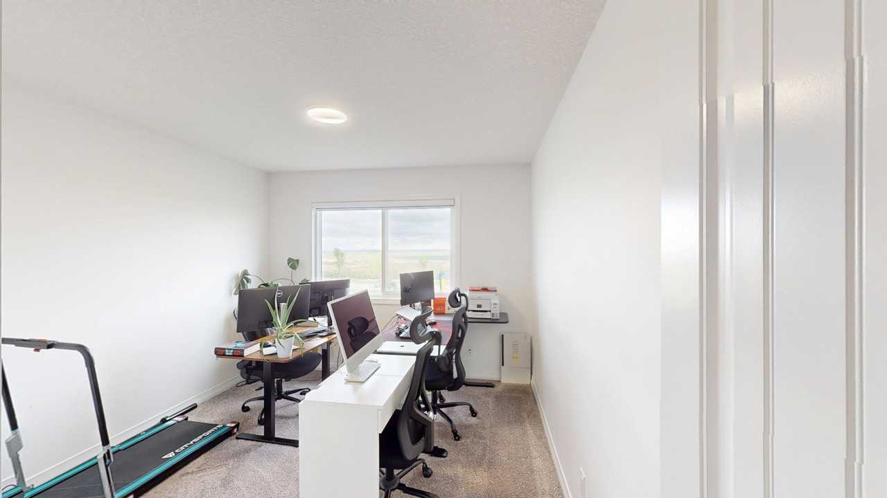 228 Magnolia Cres Se - Photo 7 of 26