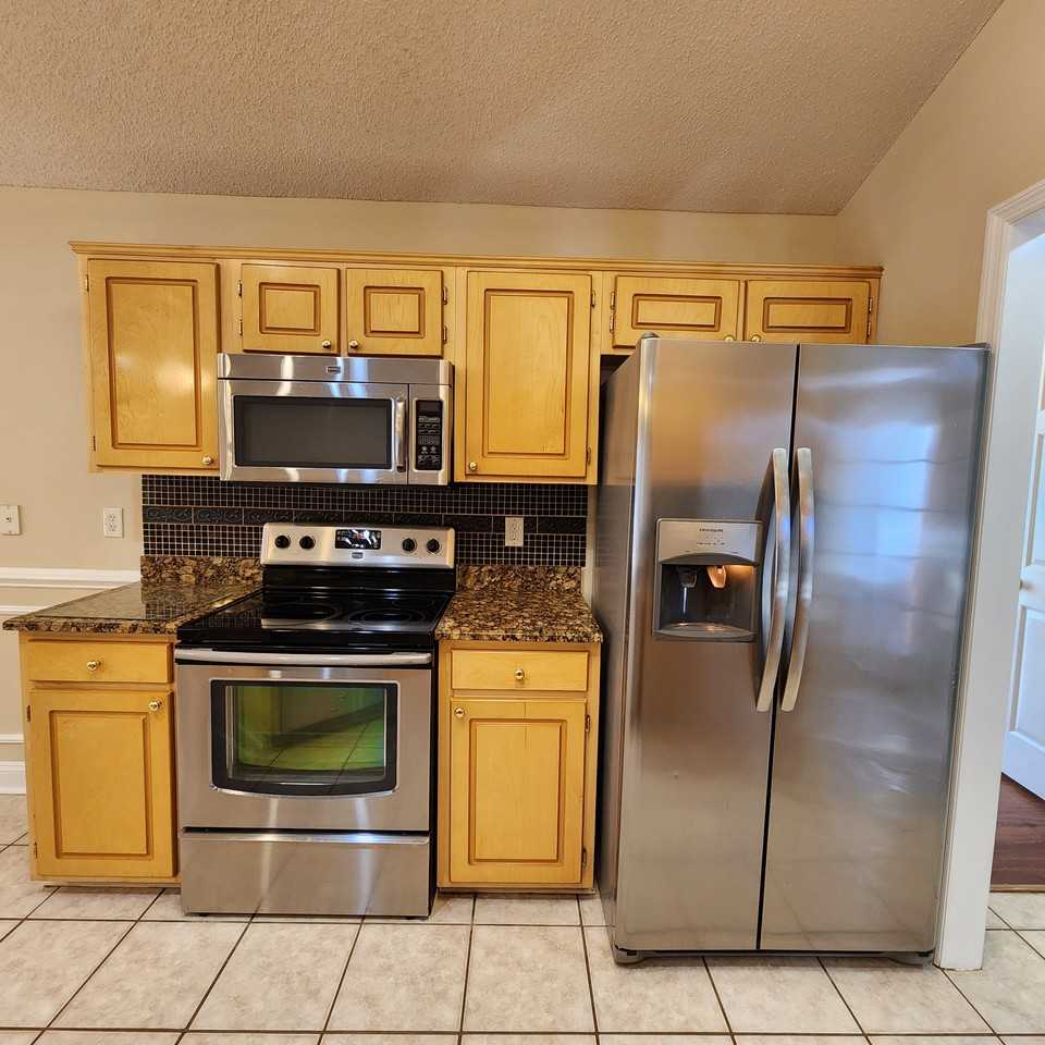 3631 Club Dr #1 - Photo 5 of 15